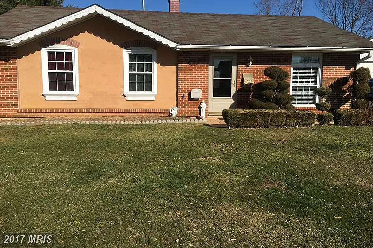 1808 Larch Dr photo 1