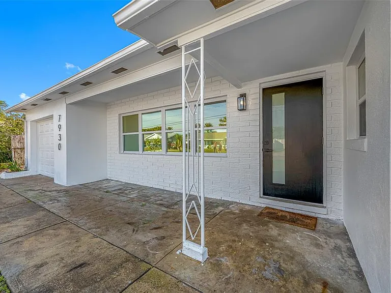 7930 Causeway Blvd S — Photo 53