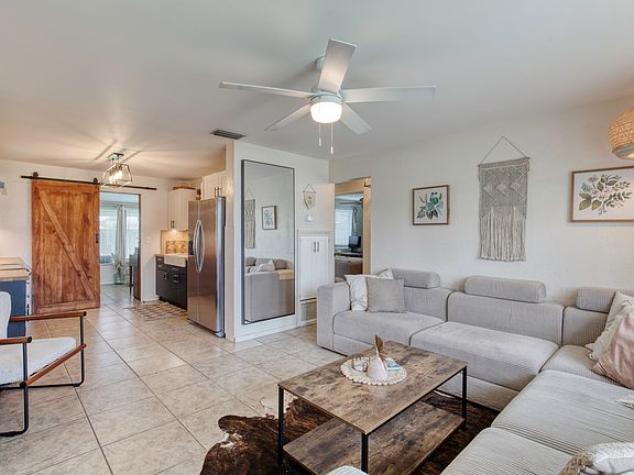 5th image of 55 Poinsettia Dr