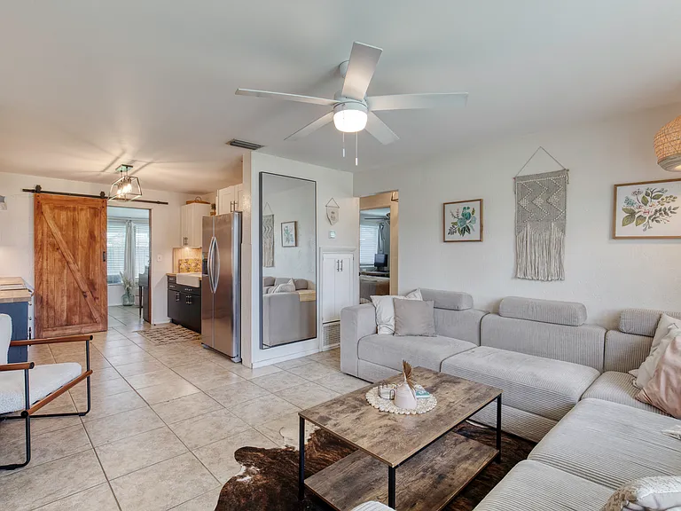 55 Poinsettia Dr — Photo 5