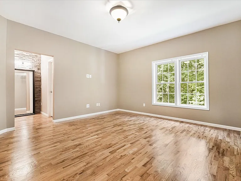 58 Alexander Ct — Photo 31