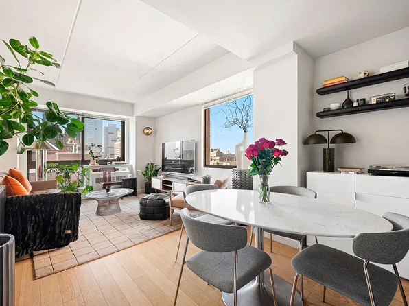 535 W 52nd St APT 9B, New York, NY 10019