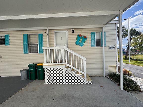 2nd image of 1613 Dock St
