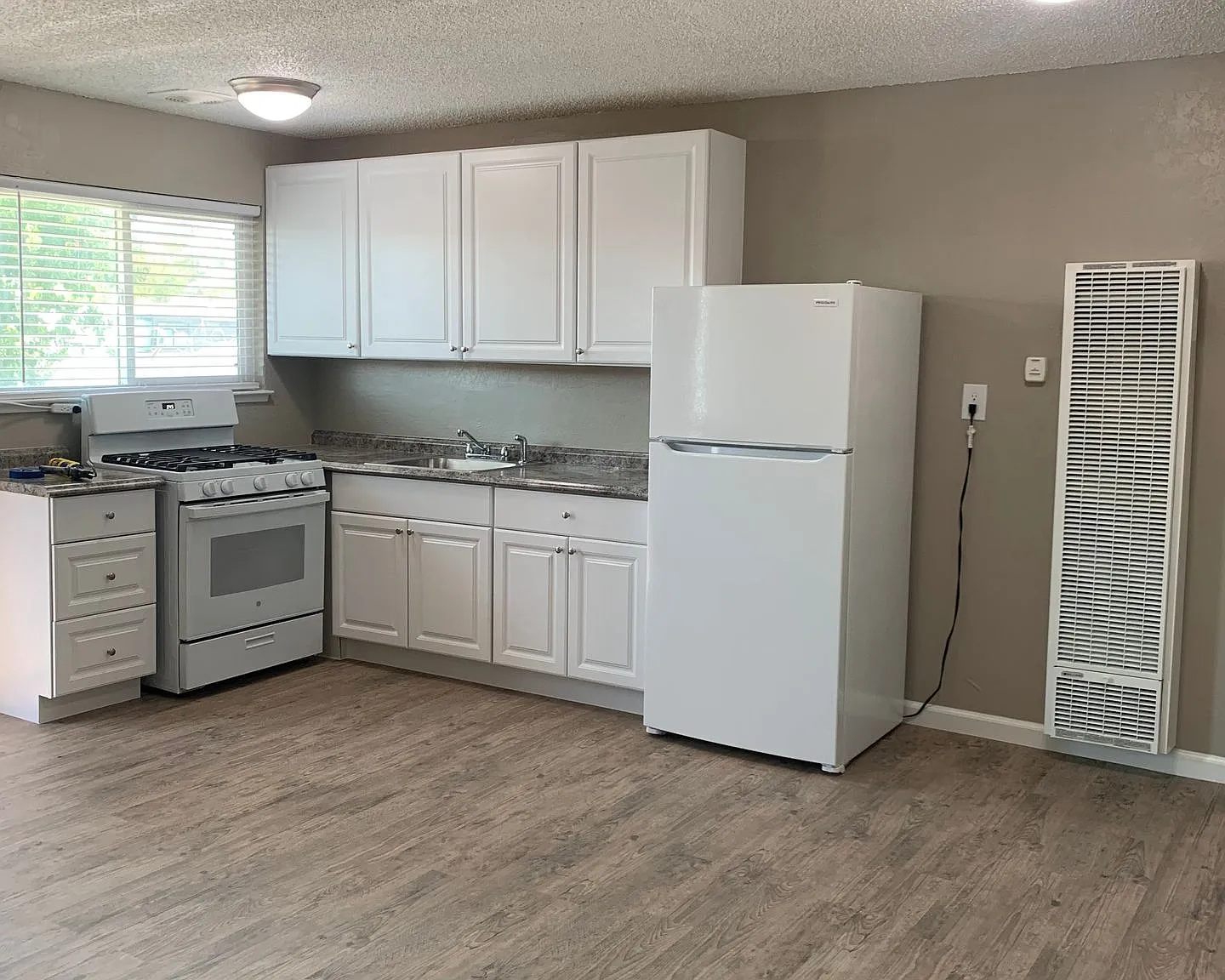 Carabay Apartments - Gated Community Featuring 1 and 2 Bedroom Apartments! — Photo 2