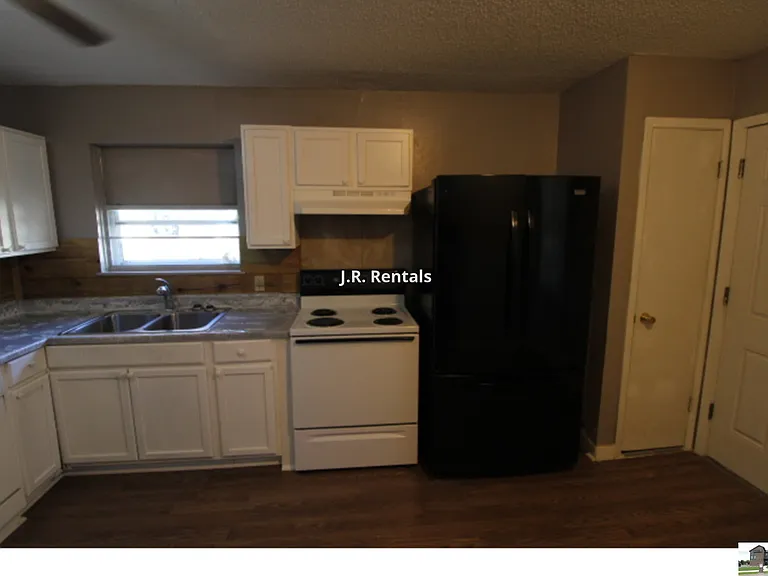 409 Short Ave — Photo 13