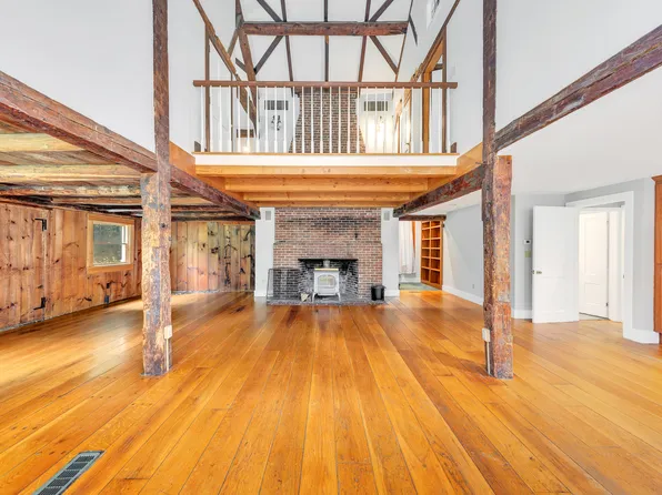 88 Pleasant St #C, Groton, MA 01450