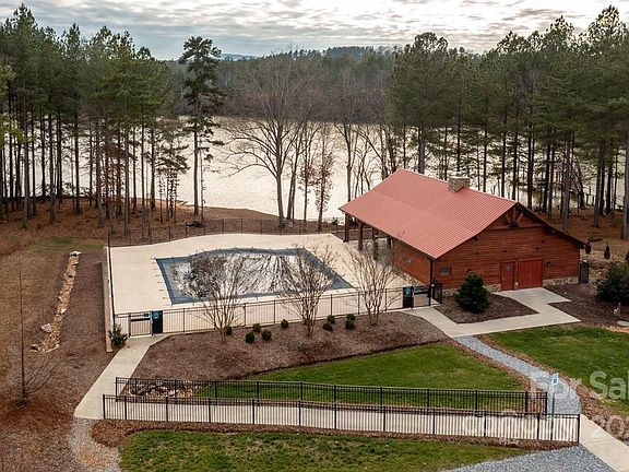5th image of 128 Coveside Dr
