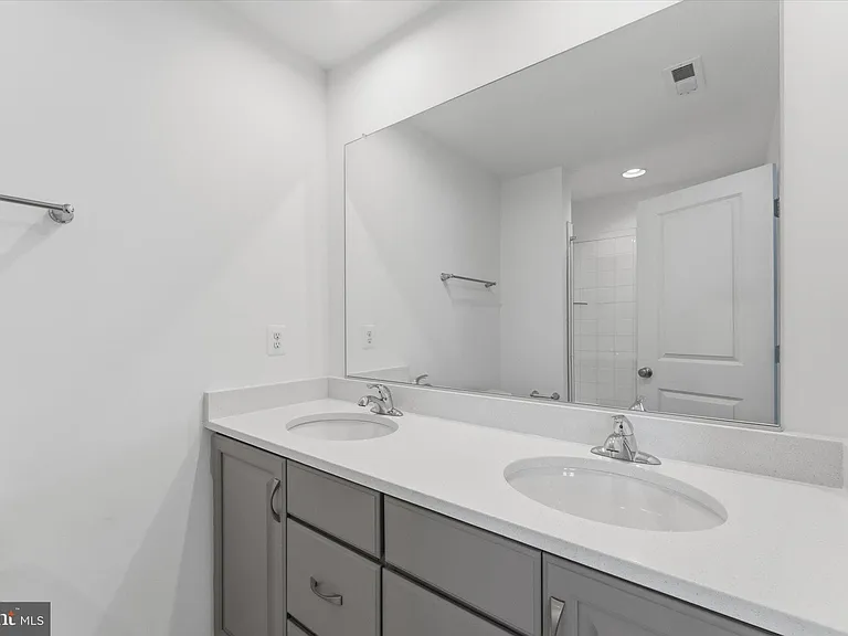 505 Fontana Cir — Photo 18