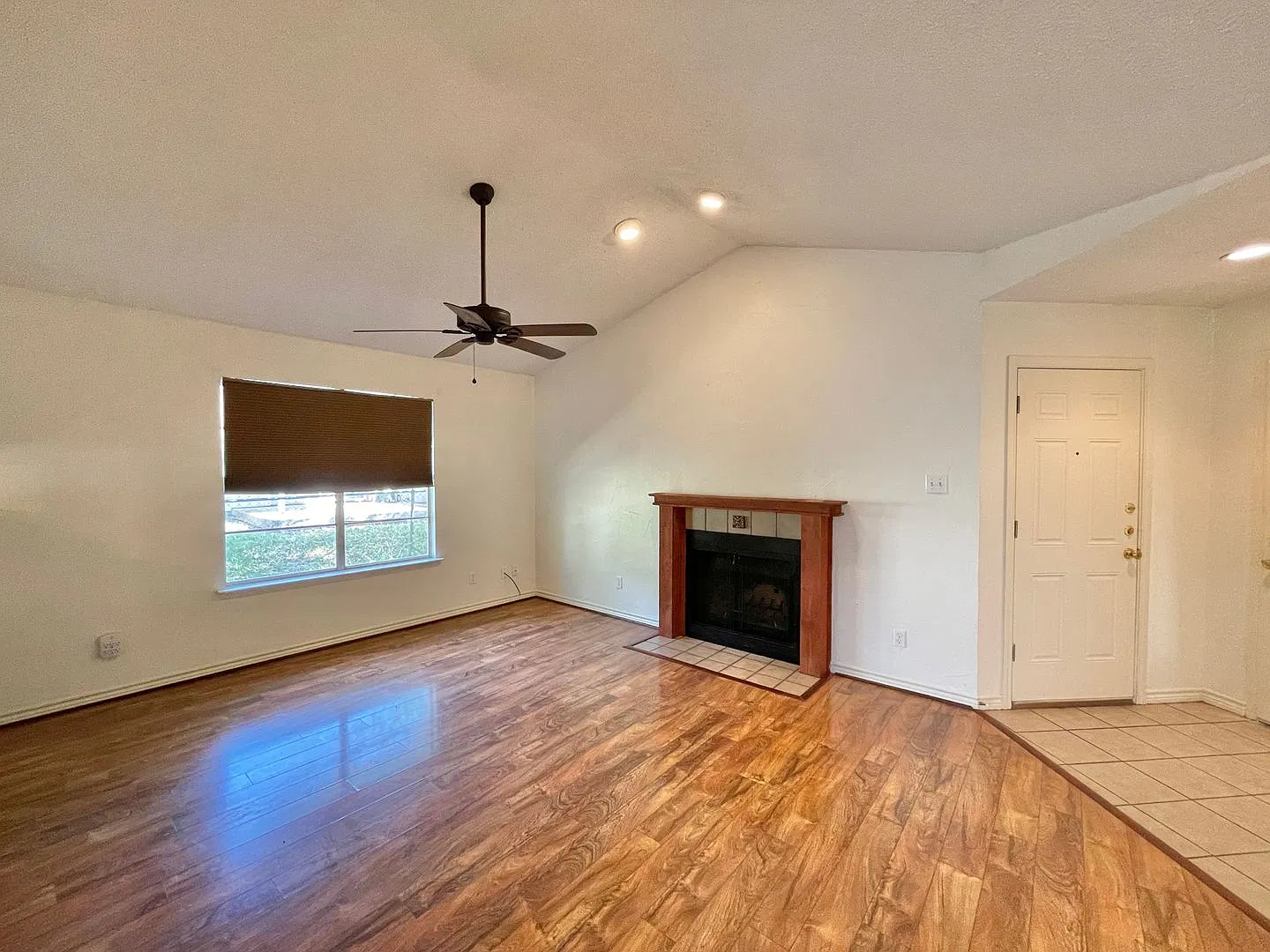 Viewable October 23rd! Pets Accepted! — Photo 3