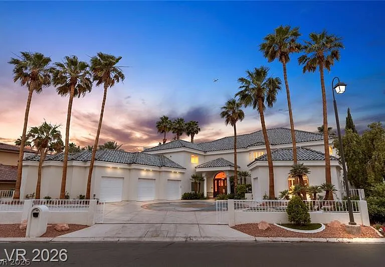 3160 Bel Air Dr — Photo 1