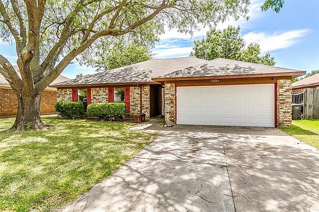1st image of 2809 Creekwood Ln