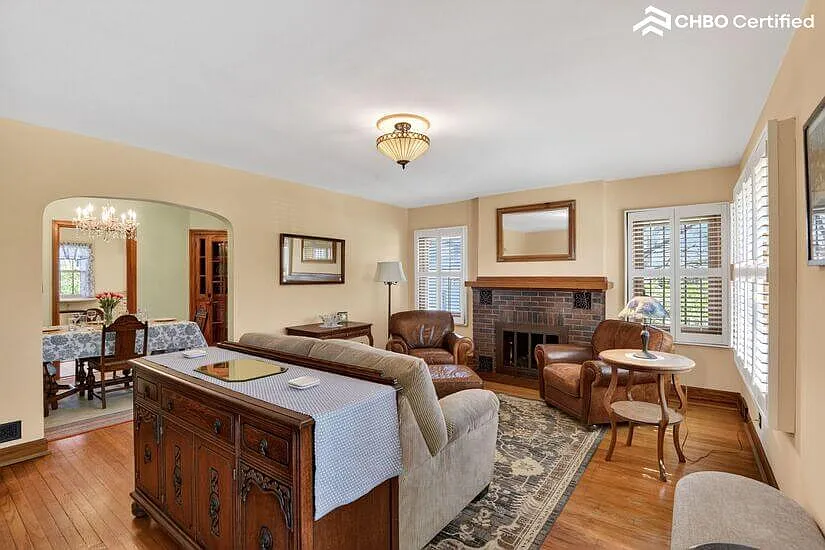 Moline Furnished House near John Deere — Photo 3
