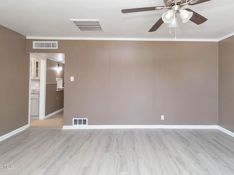 321 Walsh Ln — Photo 16