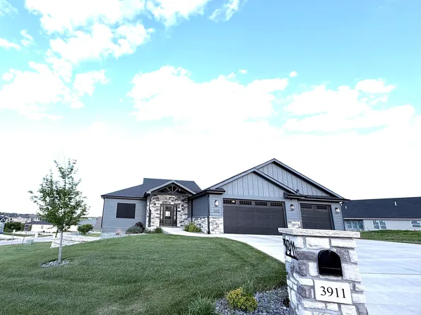 3911 Travers Cir, Manhattan, KS 66503