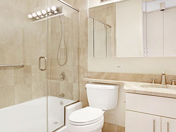 4th image of 1 Irving Pl APT P19f