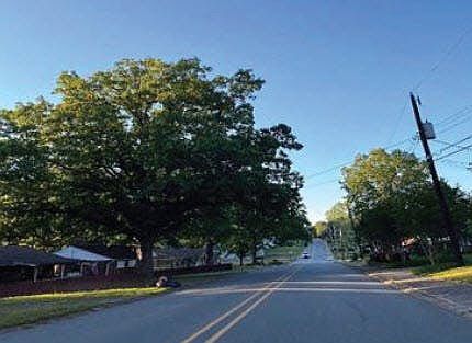 3rd image of 8811 Barber St