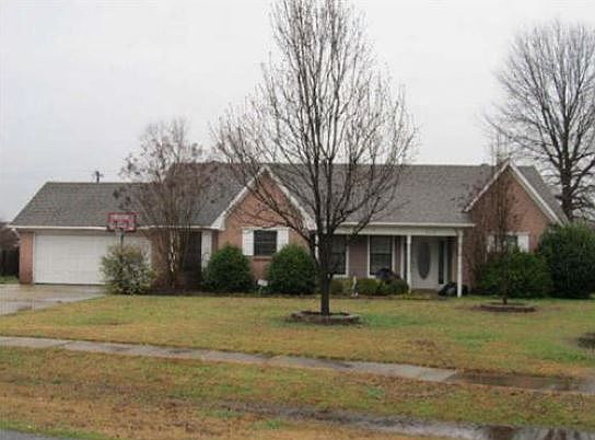1st image of 512 Fair Oaks Cir