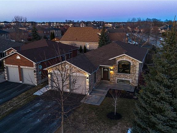 3rd image of 100 Seline Cres