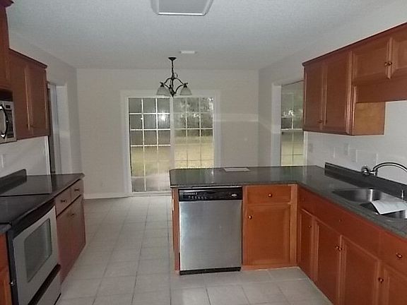 5th image of 165 Baywood Cir