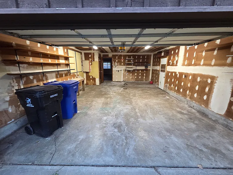 2402 S Hickory Ave — Photo 5