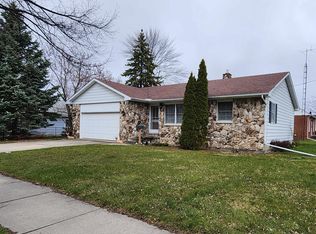 1101 Pine St, Essexville, MI