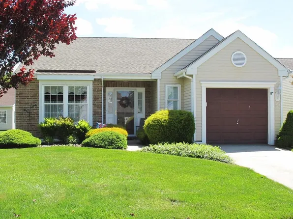 702 Chickory Dr, Mount Laurel, NJ 08054