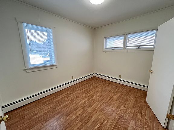 3rd image of 28 Railroad Ave