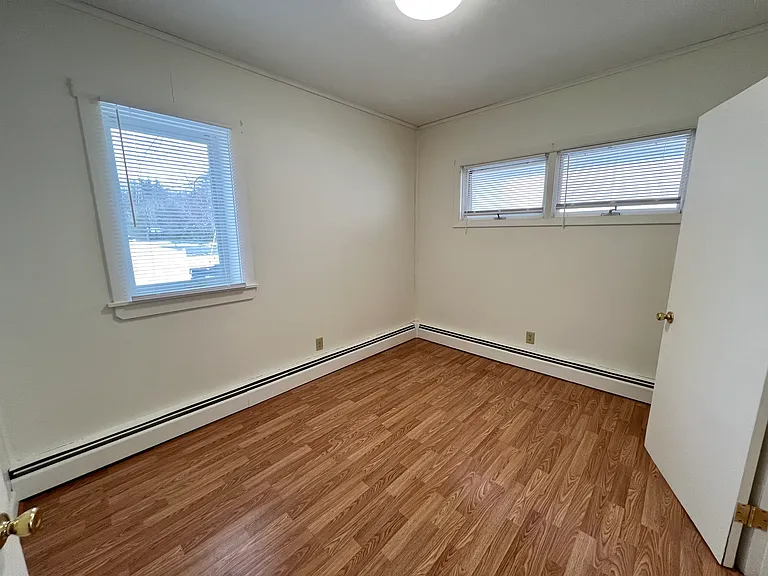 28 Railroad Ave — Photo 3