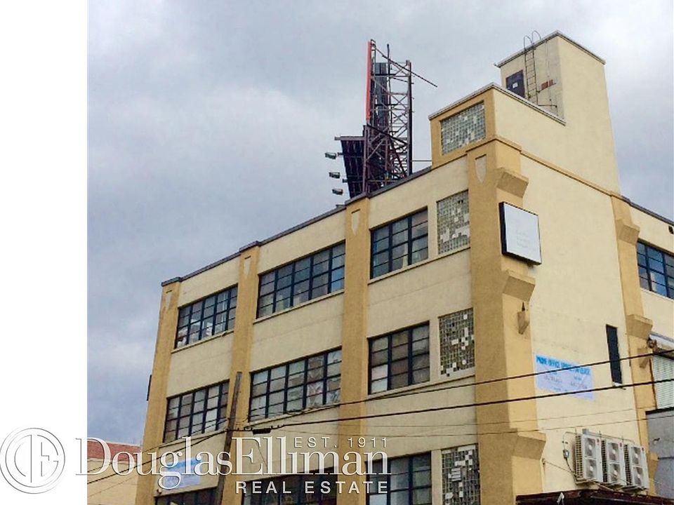 2nd image of 4701 Van Dam St