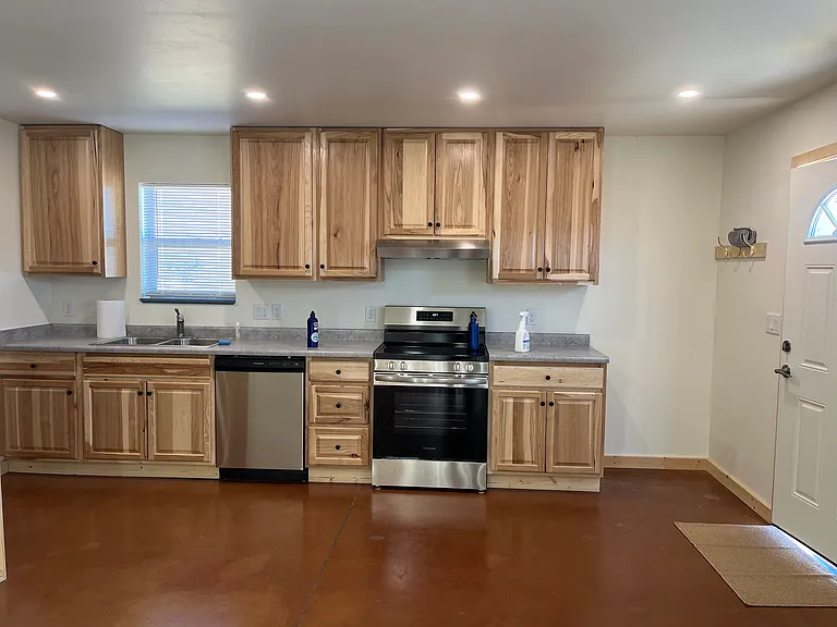 2780 Roberts Dr — Photo 3