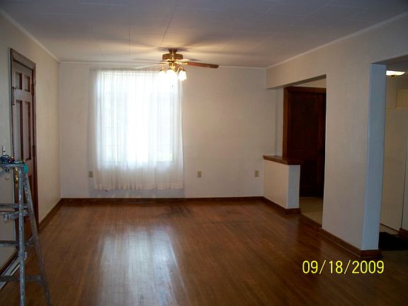 3rd image of 527 W Fort Hill St
