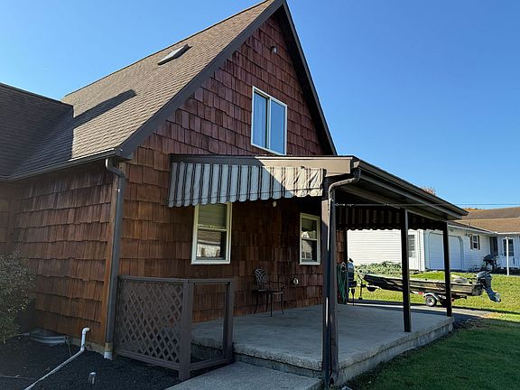 4th image of 301 E Carpenter Ave
