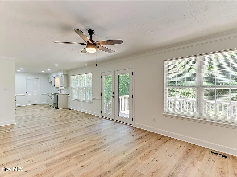 4688 Perry Mill Cir — Photo 10