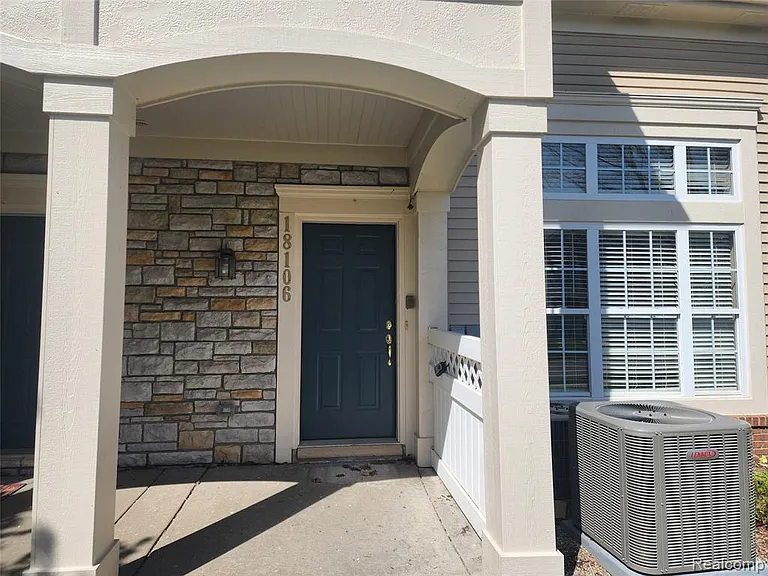 18106 Addington Dr — Photo 4