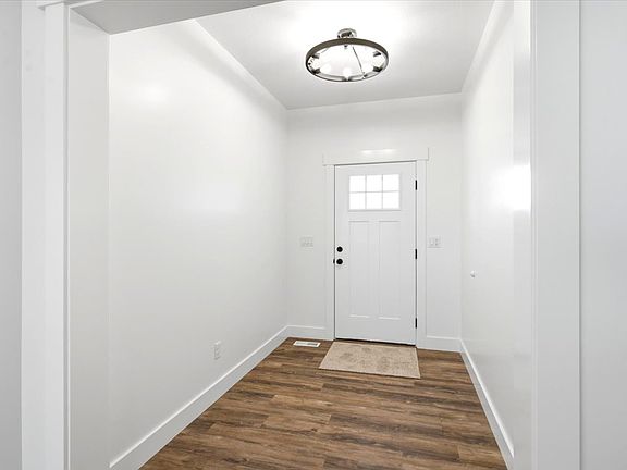 4th image of 708 N Sunset Dr