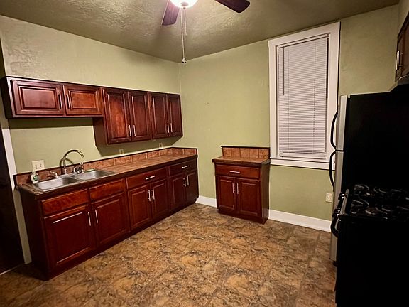 4th image of 206 Prospect St