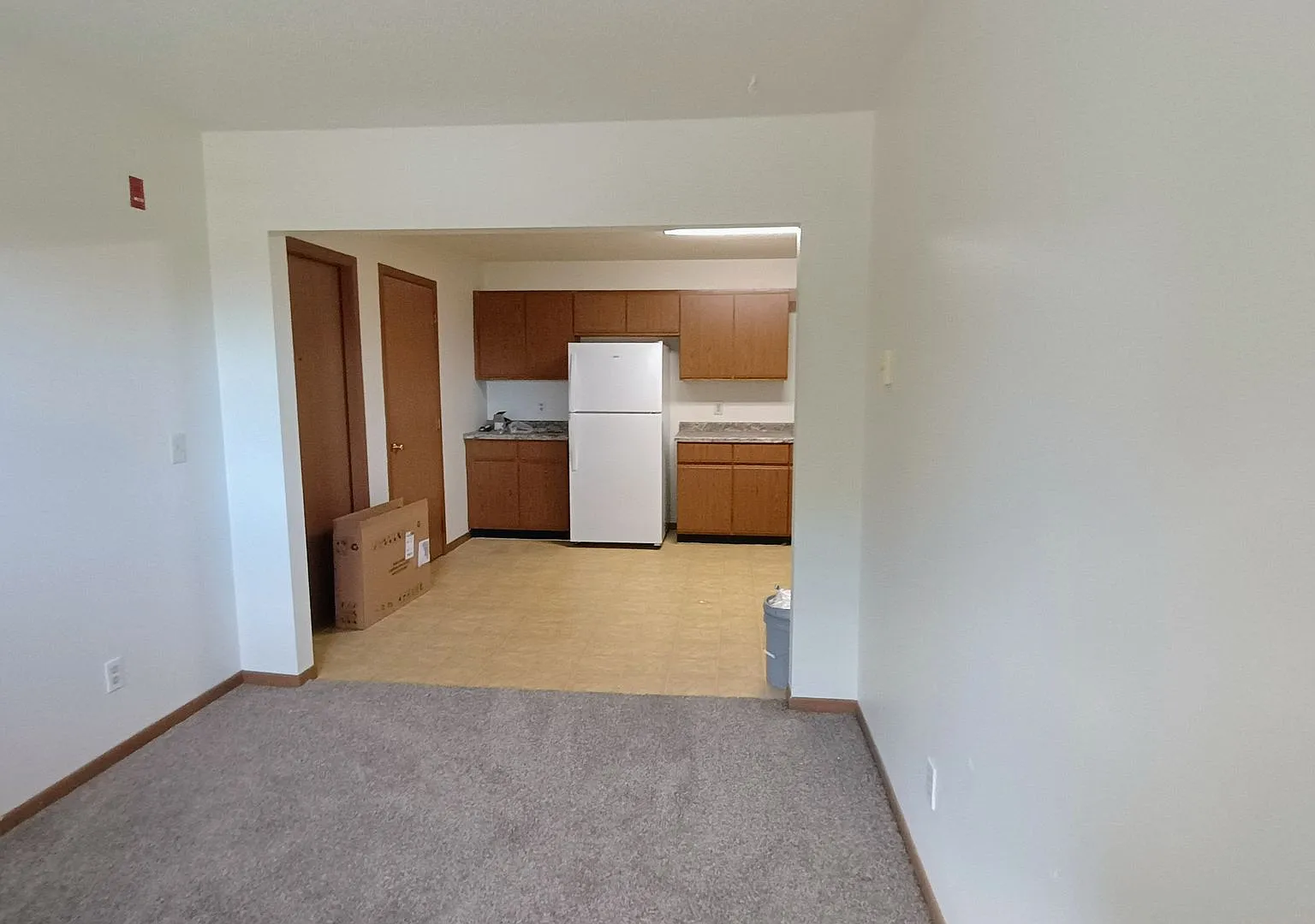 Charming 1 Bedroom Apartment in Quiet Montgomery Neighborhood $900/month — Photo 3