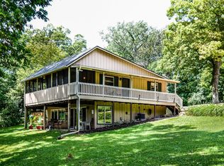3235 S Rocky Hill Rd, Galena, IL 61036
