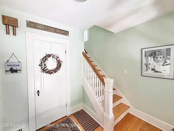 4th image of 301 Cowley Ave