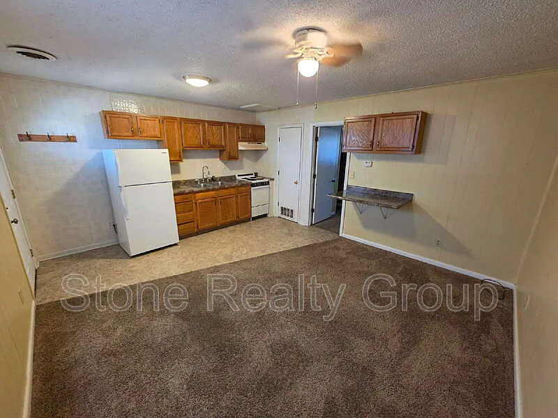 1 bed, 1.5 bath, $575 — Photo 2