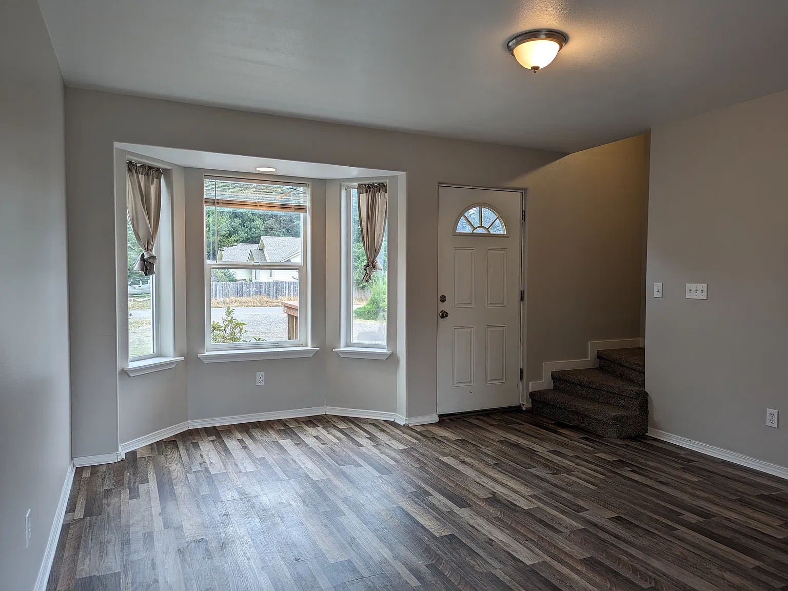 2 bed, 1.5 bath, $1,300 — Photo 4