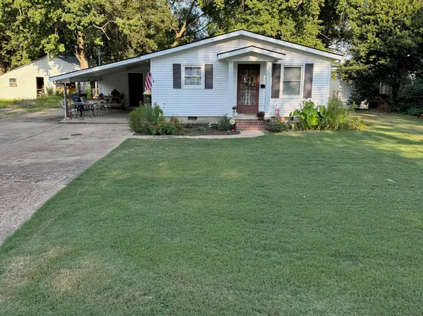 224 S College St, Halls, TN 38040