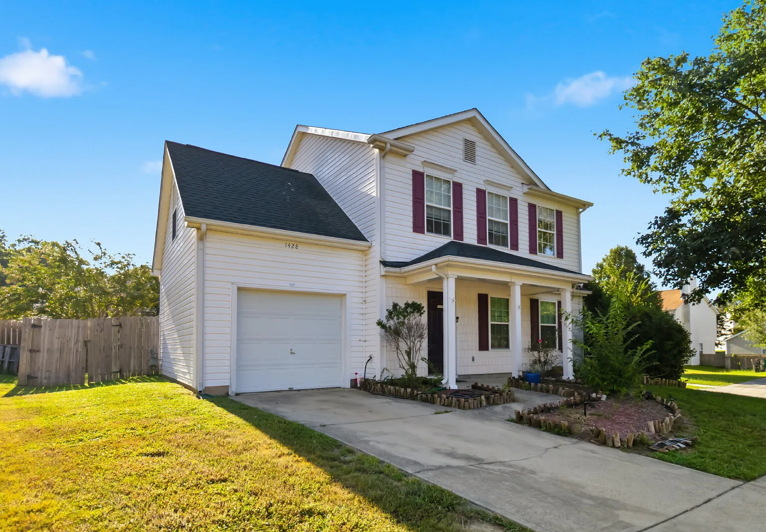 3 bed, 2.5 bath, 1569 sqft, $1,800 — Photo 2