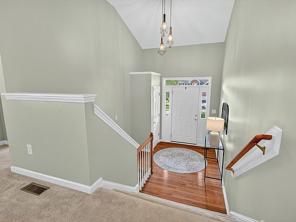 3rd image of 1004 Scotsburg Trl