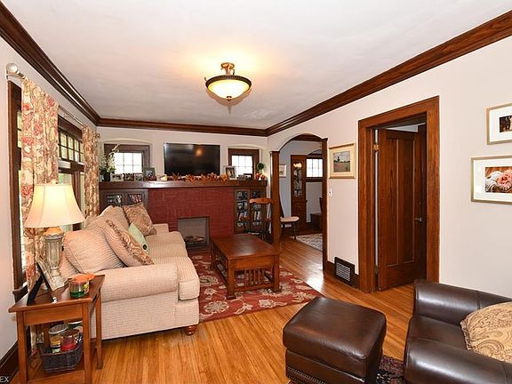 2nd image of 2176 Lakeland Ave