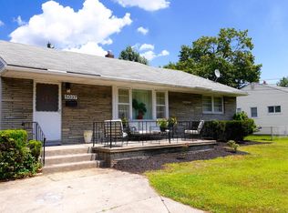 5037 Golfview Dr, Pennsauken, NJ 08109