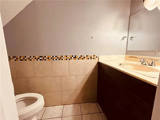 1572 Kings Rd — Photo 5
