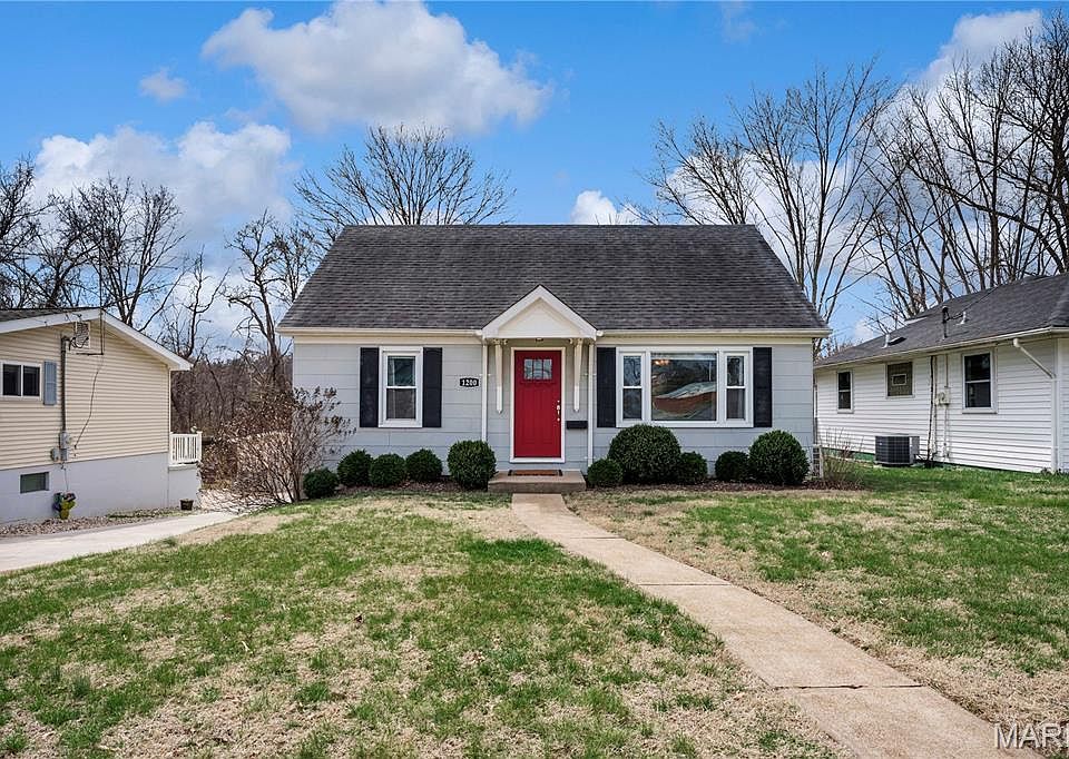 1st image of 1200 E 8th St