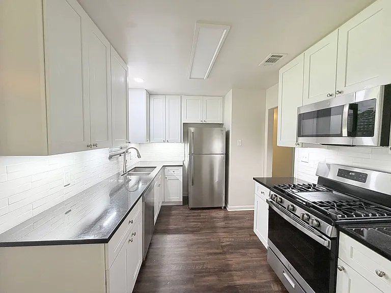 8701 Parkfield Dr — Photo 10