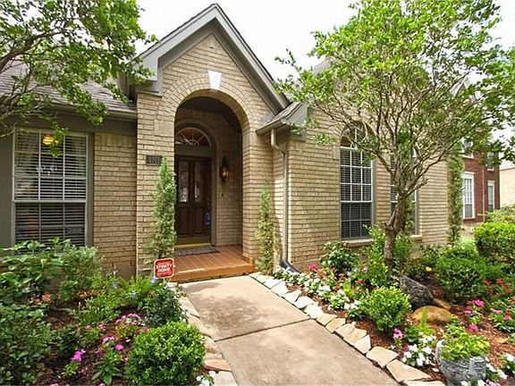 Beautiful homesite with pretty curb appeal on quiet cul de sac street.  Zoned to best middle and high school in Ft Bend ISD (Ft Settlement and Clements High). Commonwealth Elementary (exemplary rated) is about 3 blocks away.